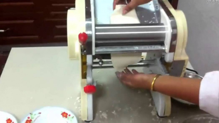 Тестораскатка-лапшерезка DHH