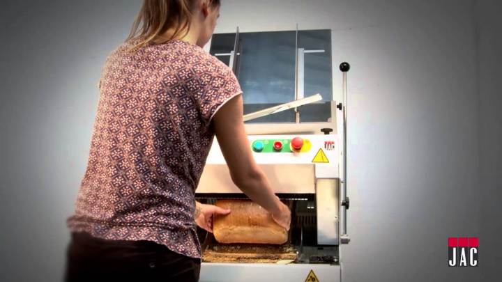 Chute. Trancheuse à pain de mie