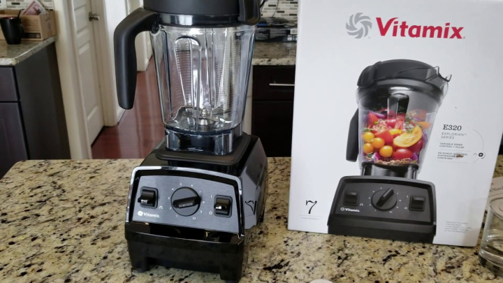 Unboxing Vitamix E320 Explorian Blender