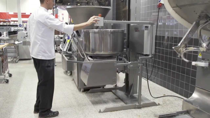 Bowl lift for removable bowl