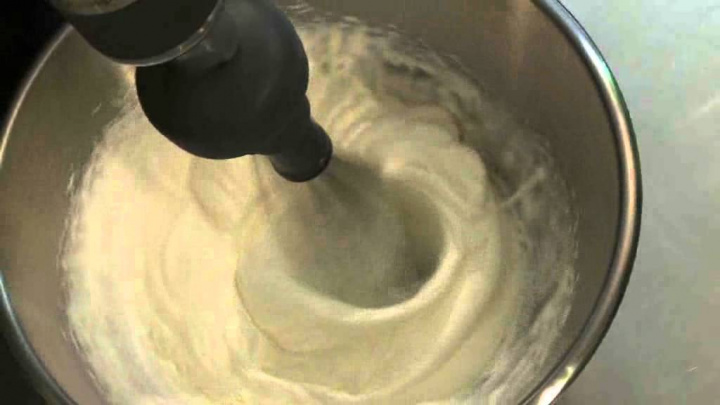 Robot-Coupe CMP300.flv