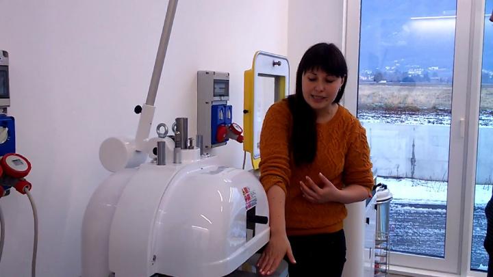 Работа ручного тестоделителя-округлителя SPA M 30