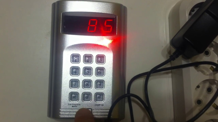 Универсальный пульт вызова системы вызова персонала  работающий на частоте 433 МГц