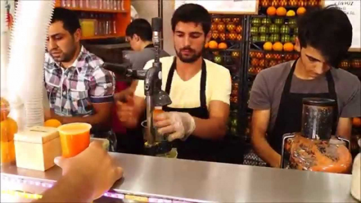 Самый быстрый в мире работник  и соковыжималка CANCAN / Dünyanın En Hızlı Portakal Sıkıcısı