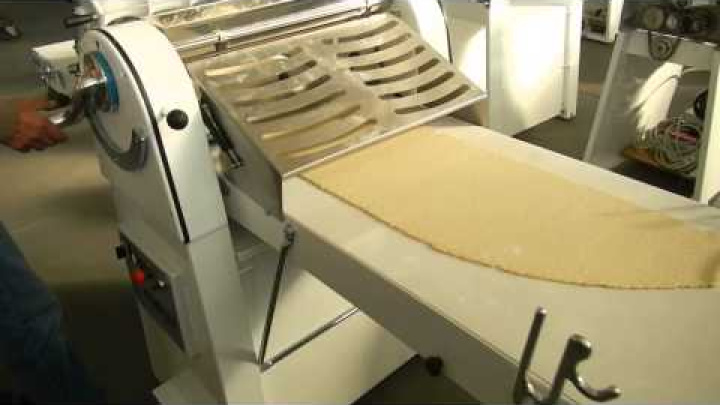 Тестораскаточная машина Kemplex SF600 NA со станцией нарезки