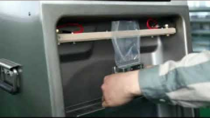 Hualian HVV-410T/1A Vertical Vacuum Packaging Machine