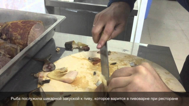 На дегустацию - раскладка рыбы холодного копчения для ресторана