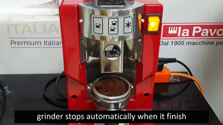 Dosing the ground coffee - La Pavoni ZED