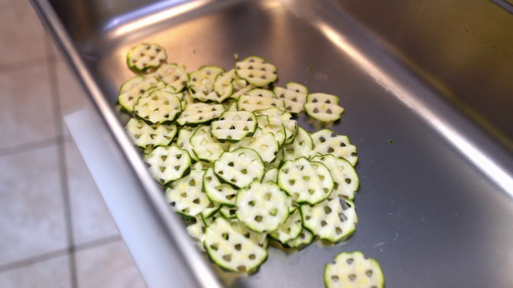 Universal Küchenmaschine SUPRA 6e. Multifunctional food processor. Универсальный кухонный комбайн.