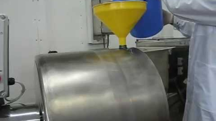 Массажер мяса вакуумный (маринатор) ИПКС-107-100(Н) на коптильном производстве. Маринование мяса.