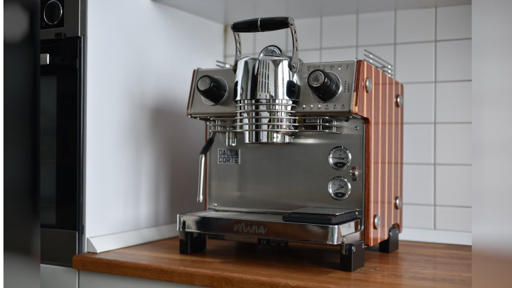 Dalla Corte Mina Extraction