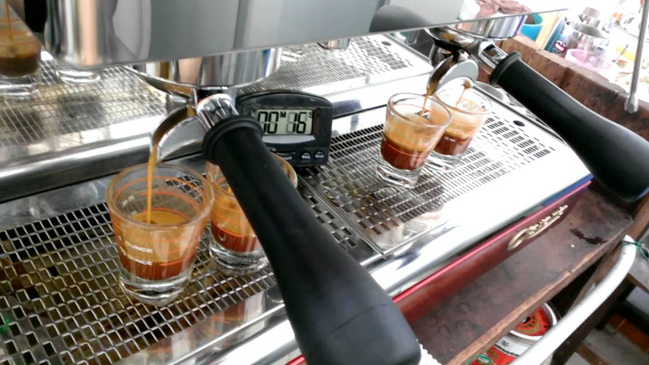 Astoria Tanya SAE 2 Group : machine test 2x2 shot Espresso